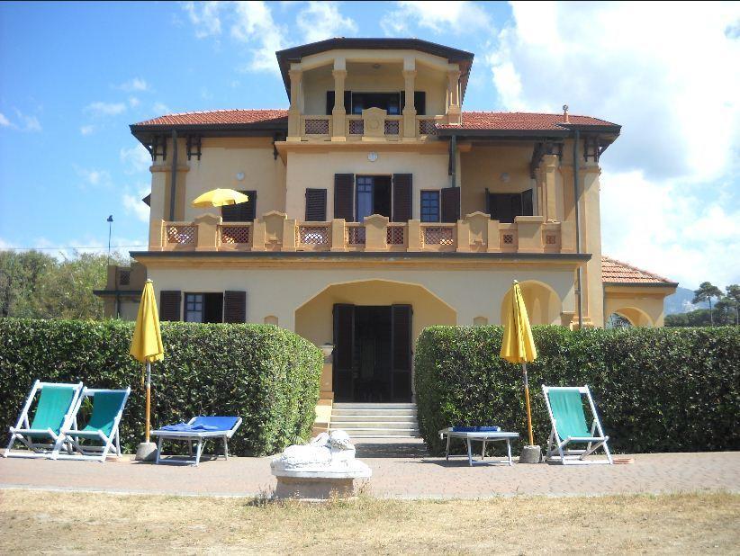 Ostello Apuano Marina Di Carrara Exteriér fotografie