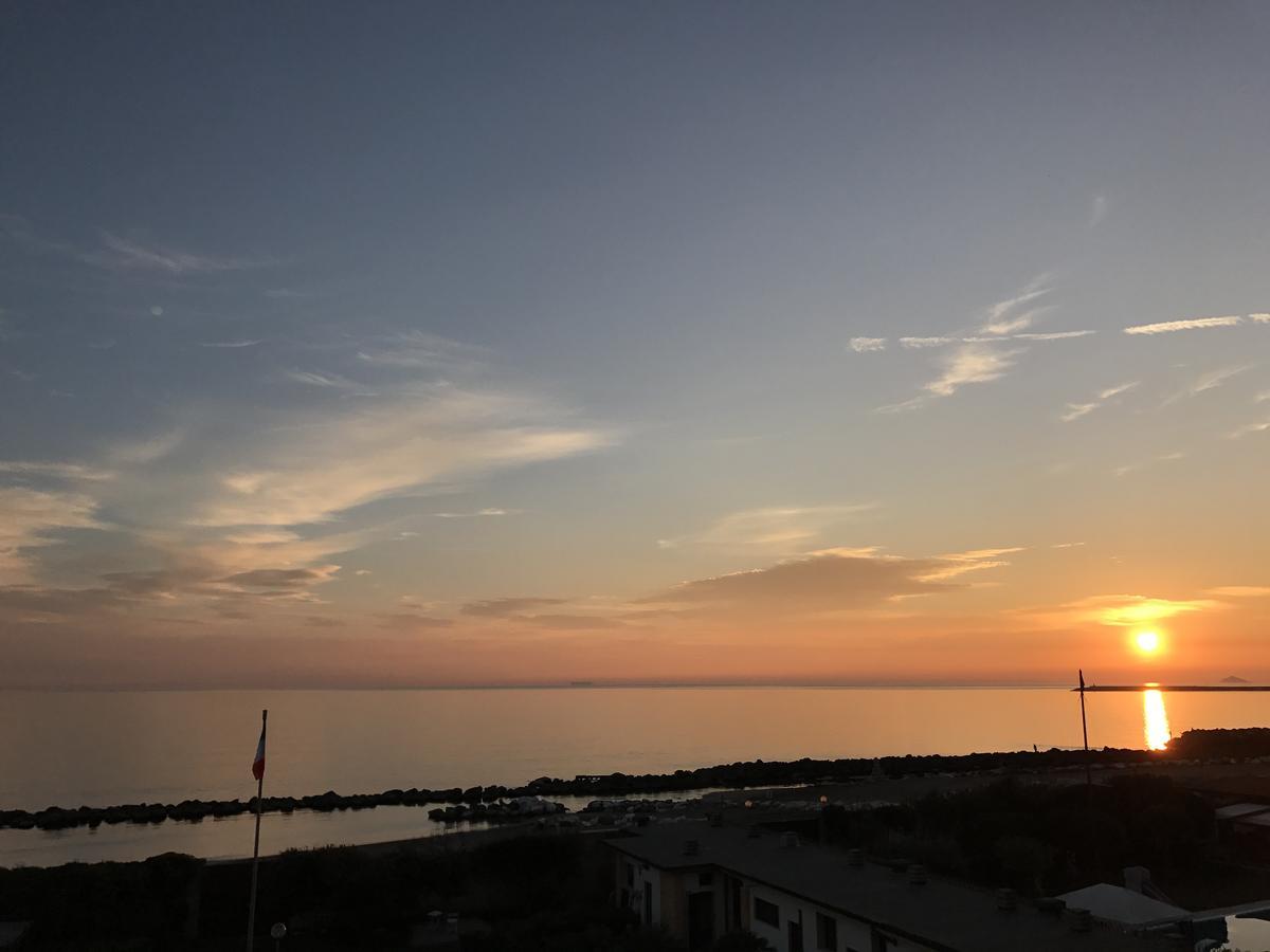 Ostello Apuano Marina Di Carrara Exteriér fotografie